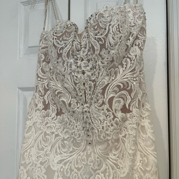 Maggie Sottero Alistaire Wedding Gown Dress - Picture 5 of 10